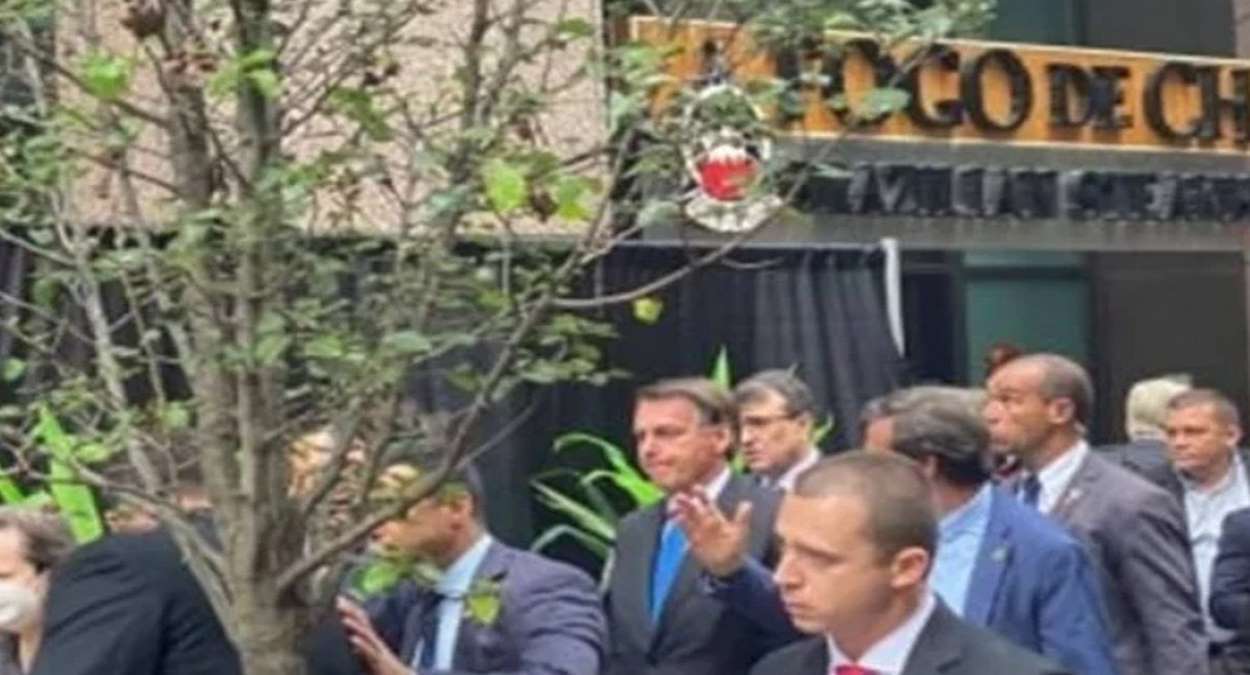 Bolsonaro Esteve Em Uma Filial Da Churrascaria Brasileira Fogo De Chão, Em Nova Iorque, Foto, Reprodução,Twitter (2)