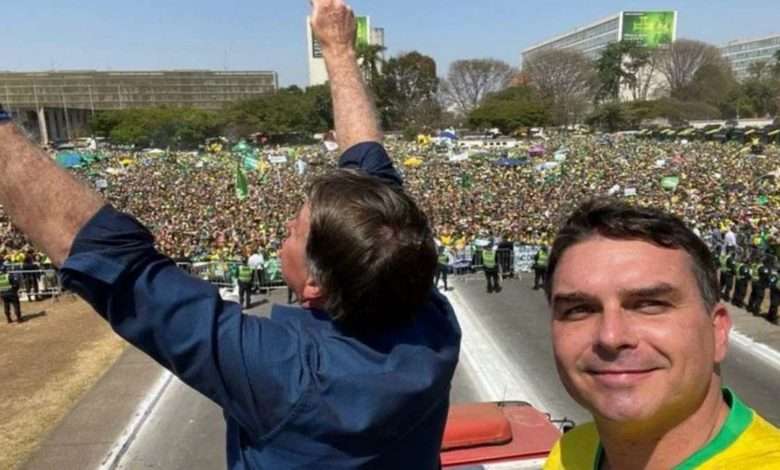 Flávio Bolsonaro Acompanhou O Presidente Jair Bolsonaro Na Manifestação Em Brasília , Foto, Reprodução,Facebook