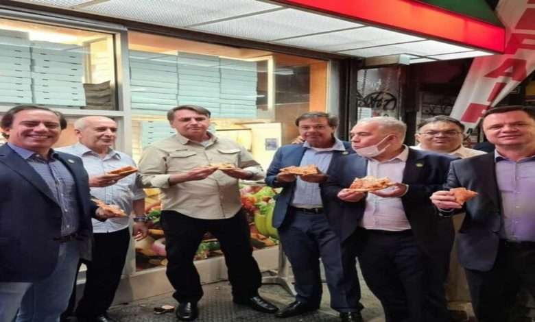 Presidente Jair Bolsonaro Comeu Pizza Em Calçada De Restaurante Foto, Reprodução,Instagram
