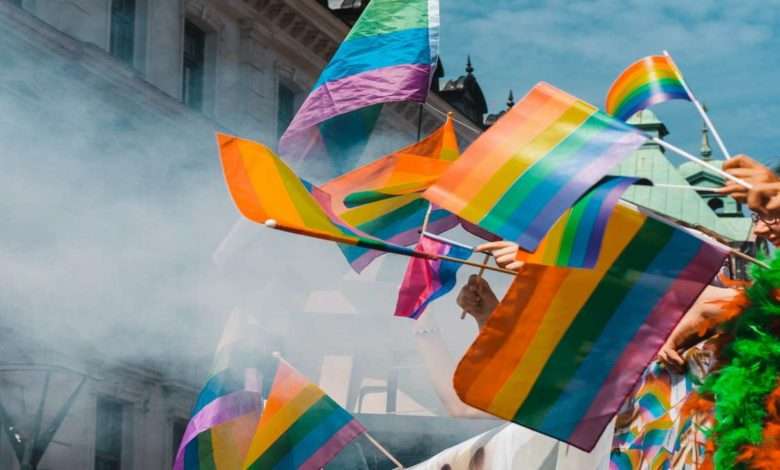 Bandeira LGBTQIA+ Foto,Unsplash,Teddy Osterblom