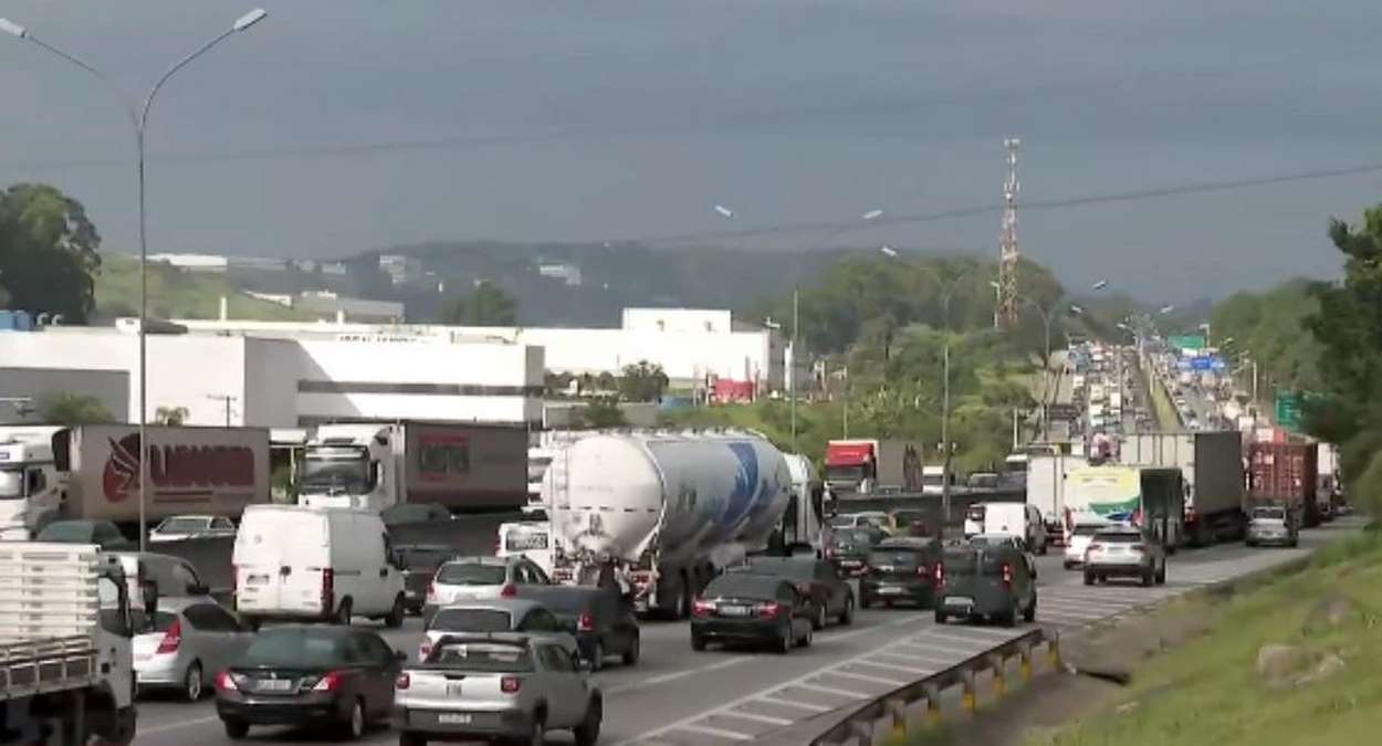 Caminhoneiros Esperam A Diminuição Do Preço Do Diesel Foto, Reprodução,CNN