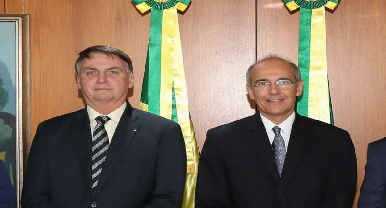 Presidente Jair Bolsonaro Ao Lado Do Presidente Do CFM, Mauro Luiz De Britto Ribeiro Foto,Marcos Corrêa,PR