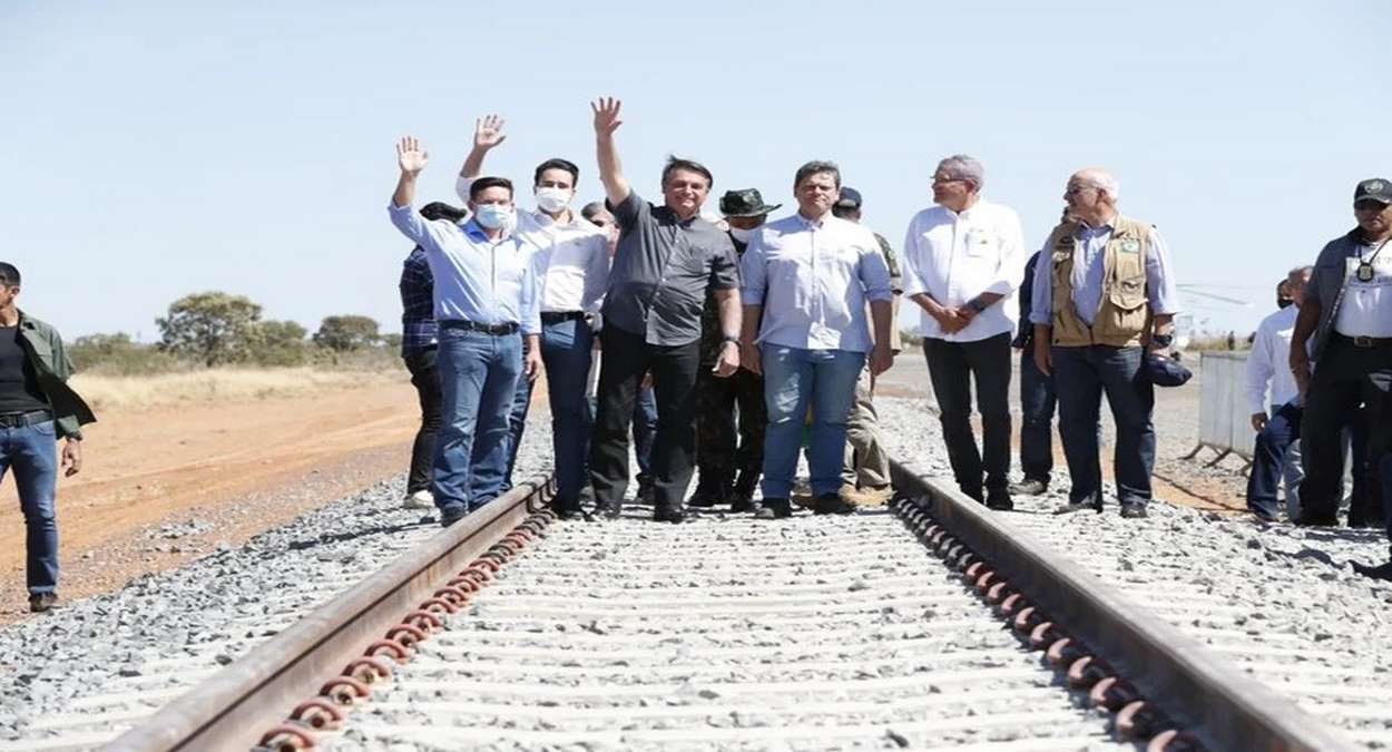 O Presidente Jair Bolsonaro E O Ministro Da Infraestrutura, Tarcísio Gomes De Freitas, Visitam As Obras De Construção Da Ferrovia De Integração Oeste Leste (Fiol), Em São Desidério (BA) Foto,Alan Santos,PR