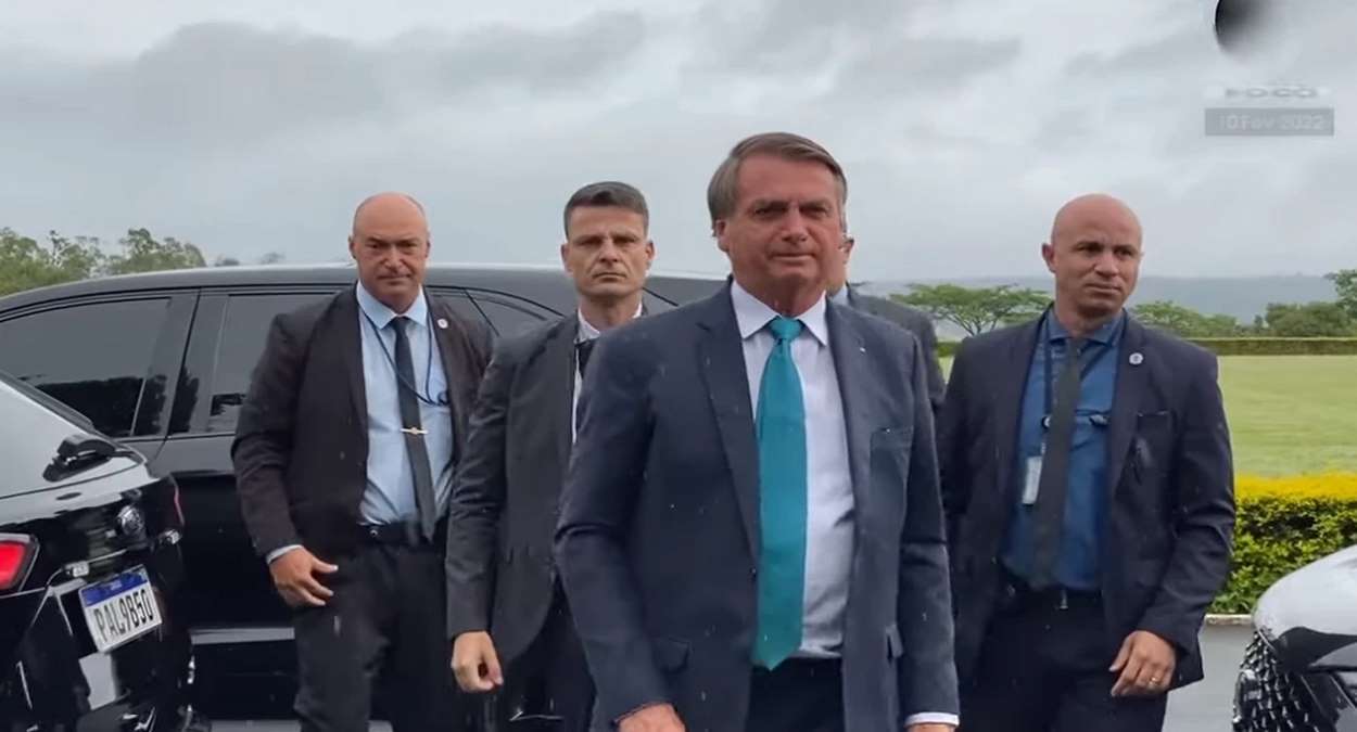 Presidente Jair Bolsonaro Conversou Com Apoiadores Nesta Quinta Feira Foto,Reprodução,Print De Vídeo Do Canal Foco Do Brasil