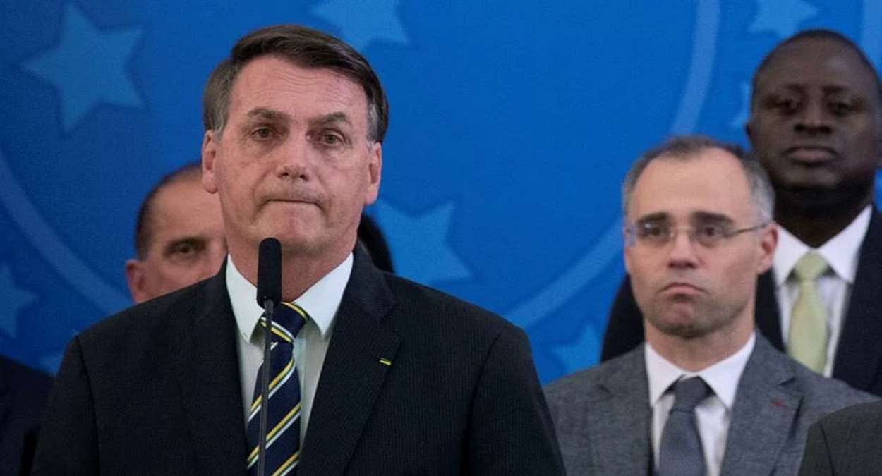 Presidente Jair Bolsonaro Ao Lado De André Mendonça Foto, EFE, Joédson Alves