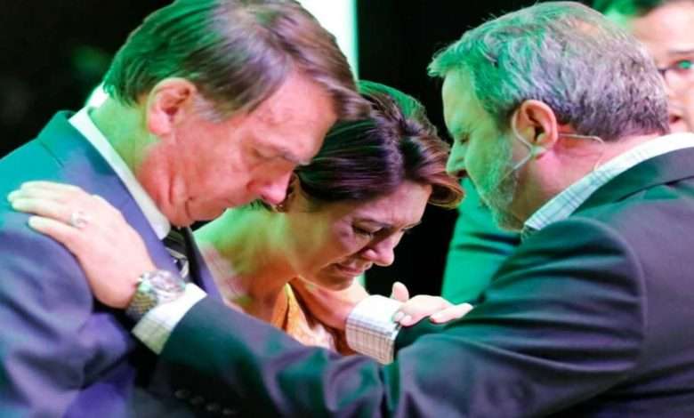 Presidente Bolsonaro E A Primeira Dama Recebendo Oração Foto, Isac Nóbrega,PR