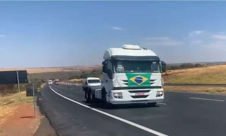 Caminhão Indo Para Brasília Para Manifestação Do 7 De Setembro, Em 2021 Foto,Reprodução , Youtube , Revista IstoÉ