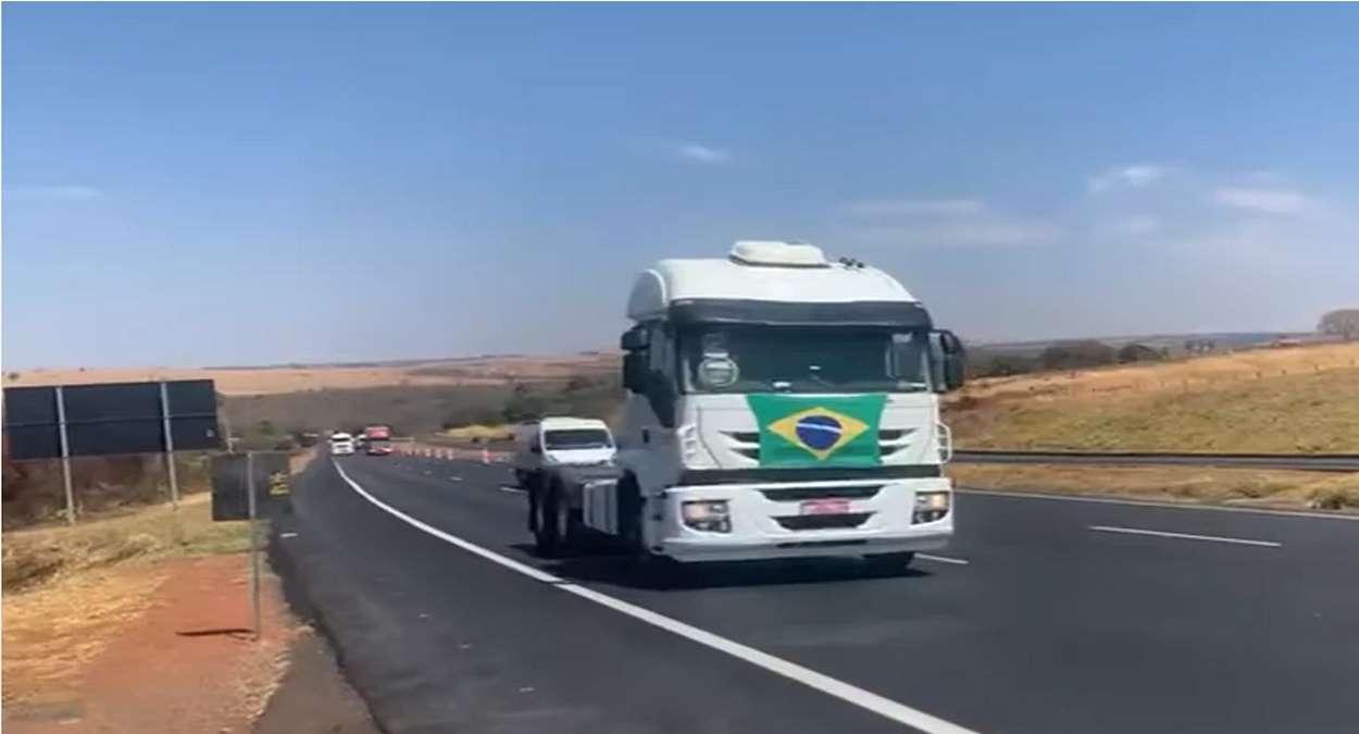 Caminhão Indo Para Brasília Para Manifestação Do 7 De Setembro, Em 2021 Foto,Reprodução , Youtube , Revista IstoÉ