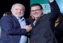 O Presidente Lula, Ao Lado Do Ministro Do Trabalho, Luiz Marinho