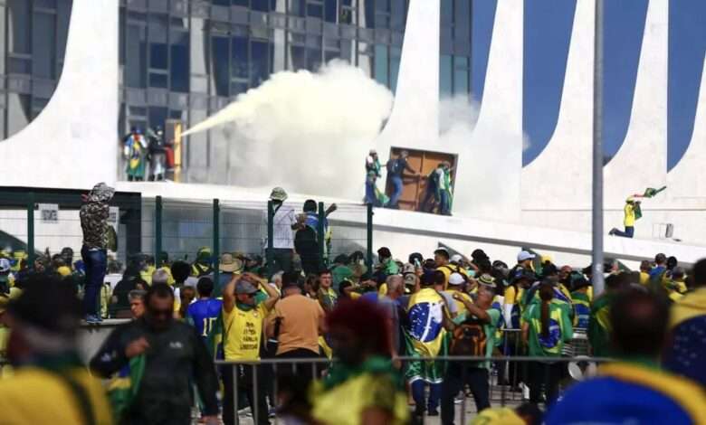 Manifestantes Invadem Congresso, STF E Palácio Do Planalto.