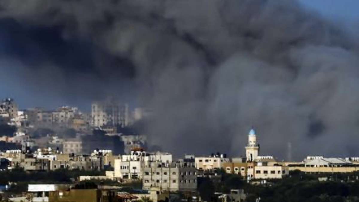Fumaça De Bombardeios Na Faixa De Gaza Neste Sábado (21)