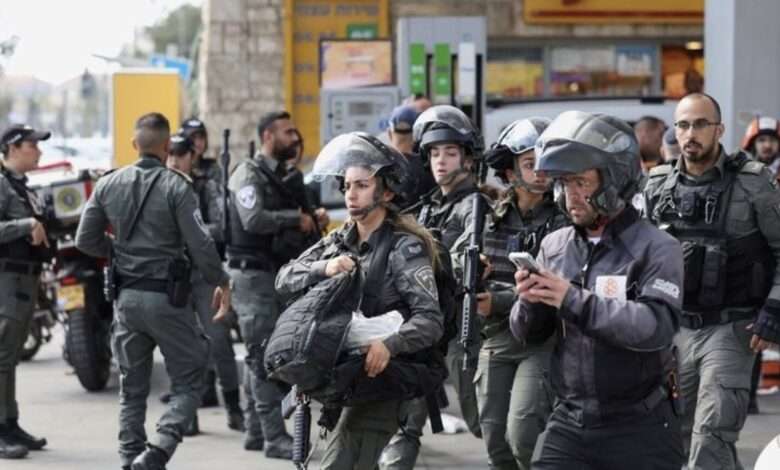 Policiais Israelenses Fazem Buscas No Local Onde Palestino Atacou Guarda Em Jerusalém, Nesta Segunda Feira (30)