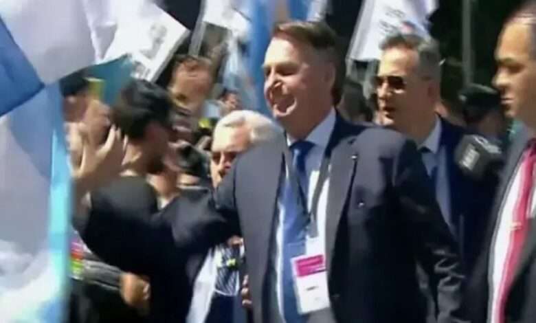 O Ex Presidente Jair Bolsonaro Foi Bastante Aplaudido Ao Chegar Para A Cerimônia De Posse Do Presidente Eleito Da Argentina, Javier Milei