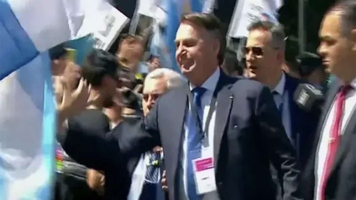O Ex Presidente Jair Bolsonaro Foi Bastante Aplaudido Ao Chegar Para A Cerimônia De Posse Do Presidente Eleito Da Argentina, Javier Milei