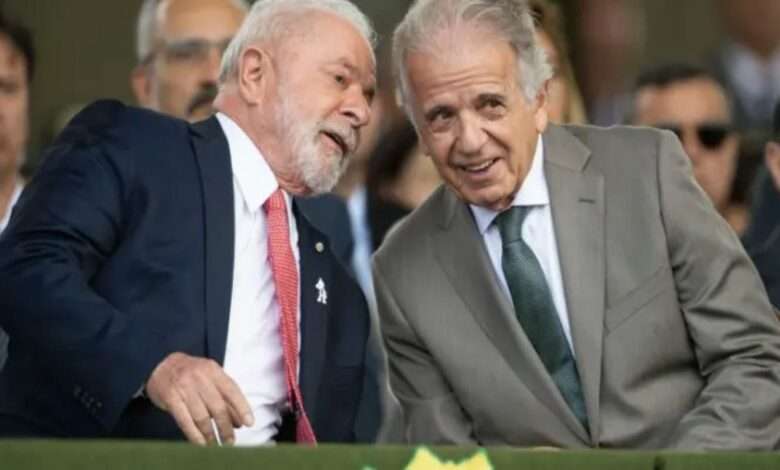 O Presidente Lula E O Ministro Da Defesa, José Múcio Monteiro