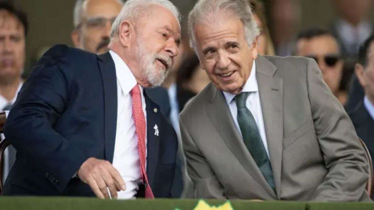 O Presidente Lula E O Ministro Da Defesa, José Múcio Monteiro