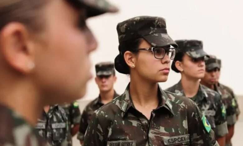 Para Exército, Fisiologia Feminina Pode Comprometer Desempenho Militar