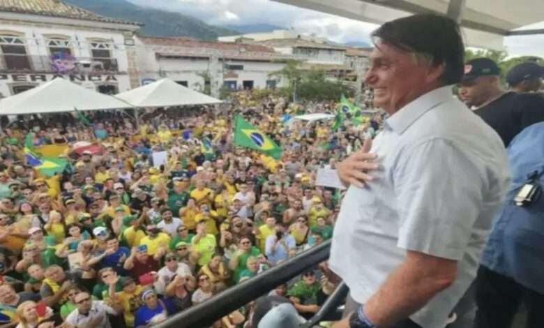 Bolsonaro Ovacionado Pela Multidao