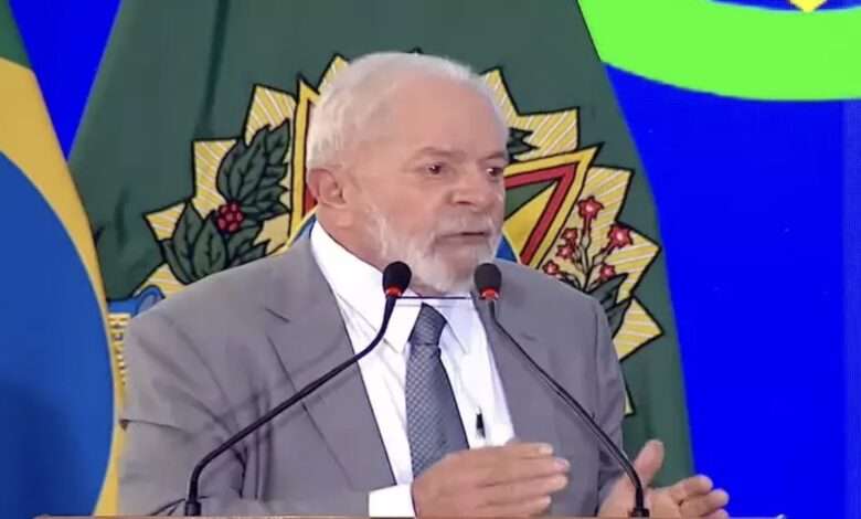 Lula Durante Assinatura Do Projeto De Lei Que Regulamenta Motoristas Por App