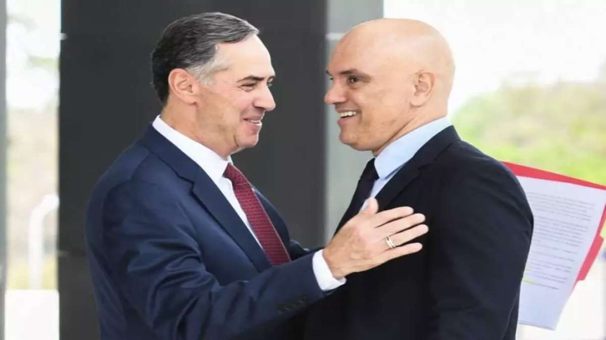 Presidente Do STF, Ministro Roberto Barroso, E O Ministro Alexandre De Moraes À Entrada Do Supremo
