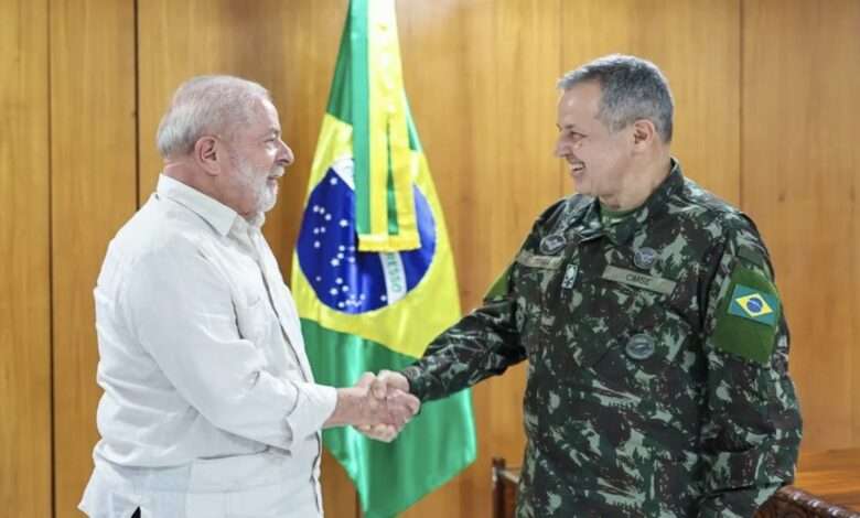 Comandante Do Exército E Lula