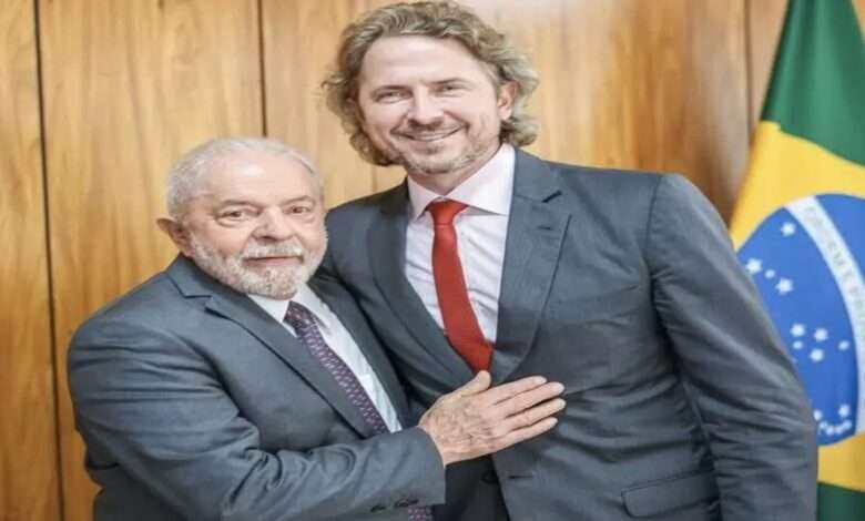 O Presidente Da República Lula E O Deputado Zeca Dirceu.