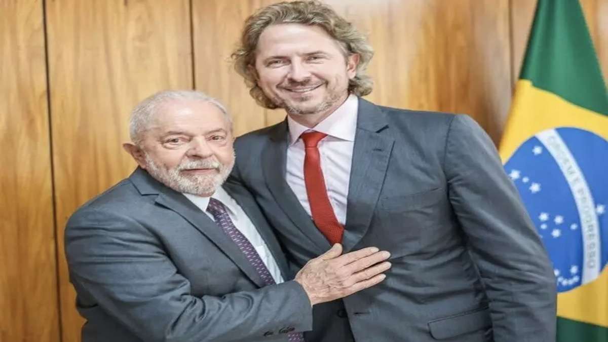 O Presidente Da República Lula E O Deputado Zeca Dirceu.